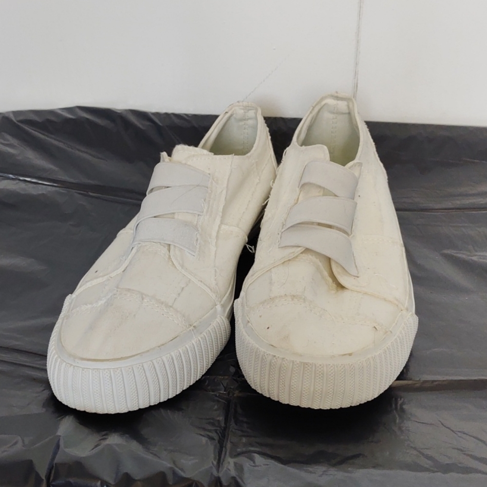 White Blowfish slip on sneakers